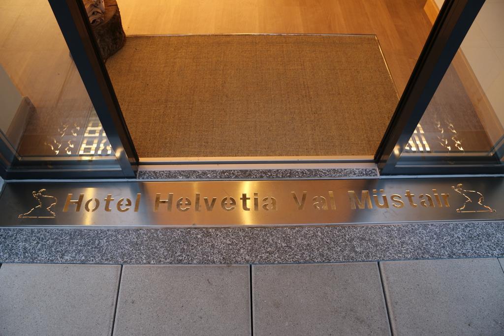 Hotel Helvetia Mustair Exterior photo